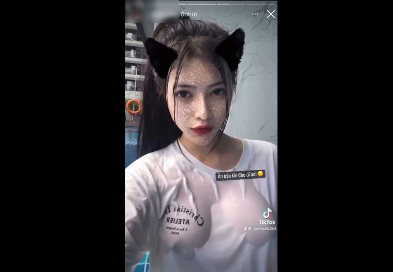 Idol tiktoker Thu Uyên vn khoe ngực ngon